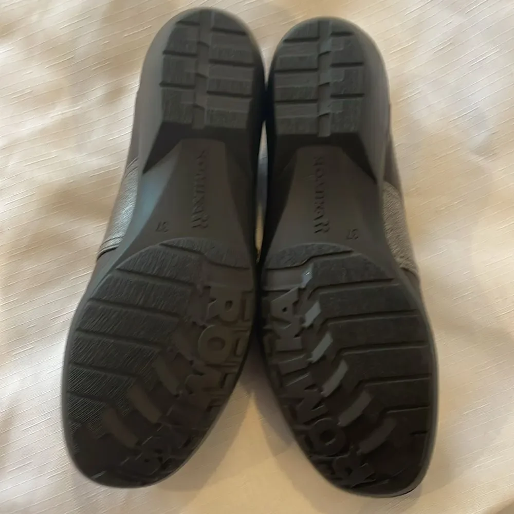 ROMIKA LEATHER MOCHA, PEWTER AND COPPERY BROWN BACK AND FRONT TOE SHOES.   NEW